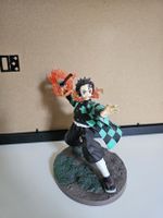 Demon Slayer Tanjiro Kamado Figur mit Schwert und Feuer