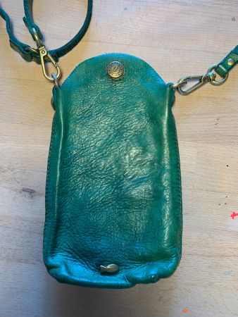 CAMPOMAGGI Handyhülle mit Tragriemen, grün, neuwertig
