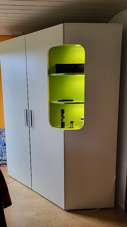 Schränke: Eckkleiderschrank mit LED – Gebraucht aus Neftenbach von rasen07
