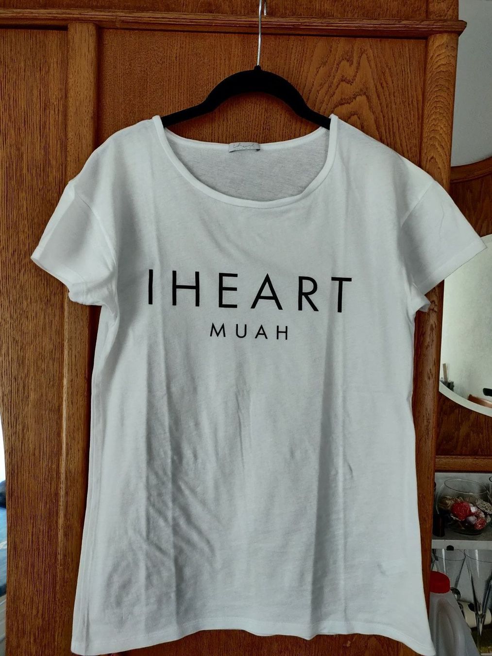 T-shirt: Damen Iheart T-Shirt – Nuovo (secondo la descrizione) da Schwyz venduto da Francesca54