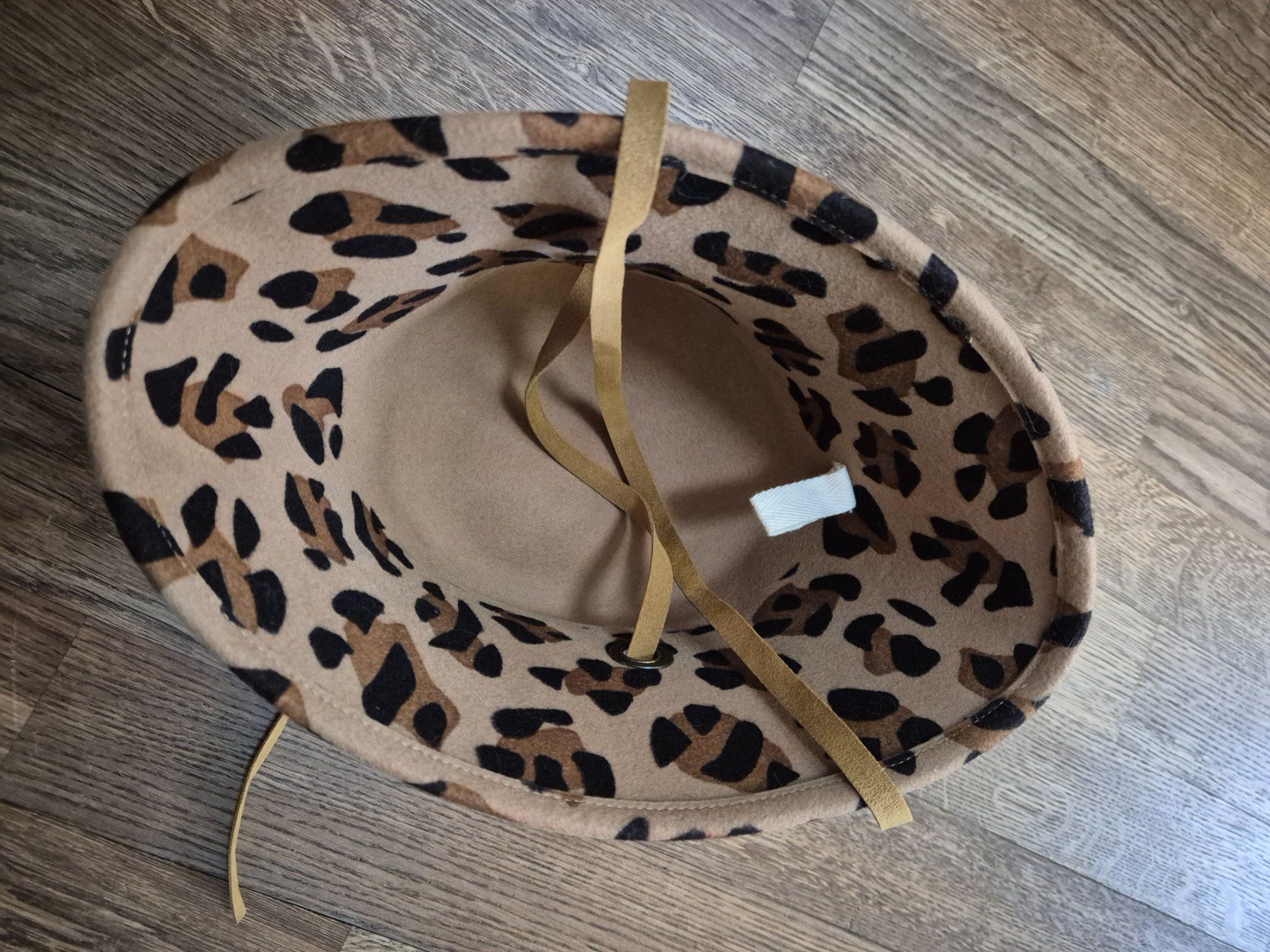 Chapeaux, bonnets & casquettes: Leopard bucket hat – Neuf (Voir description) à Zürich par monadiederich 3