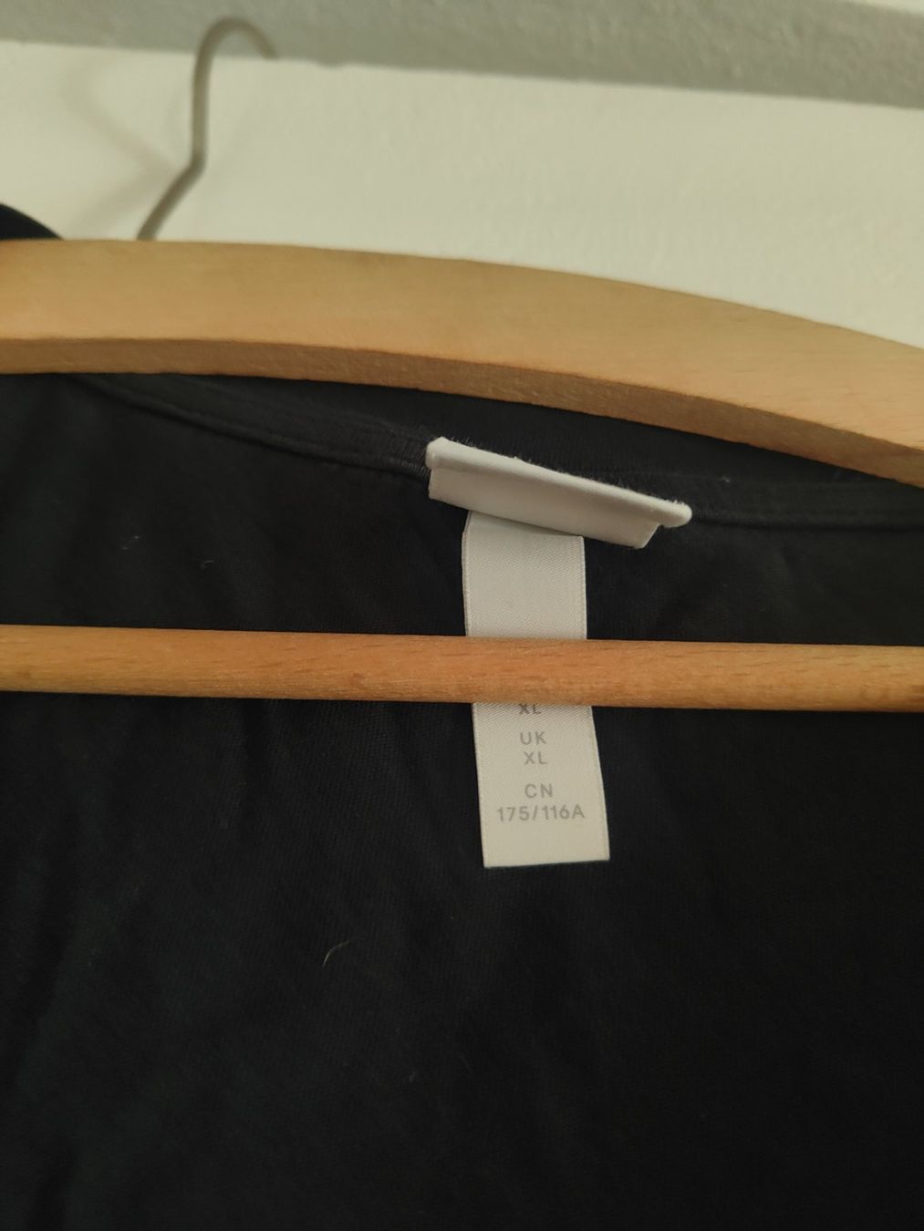 H&M T-Shirts: T-Shirt mit Aufdruck – Gebraucht aus Schleitheim von eug_1701 1