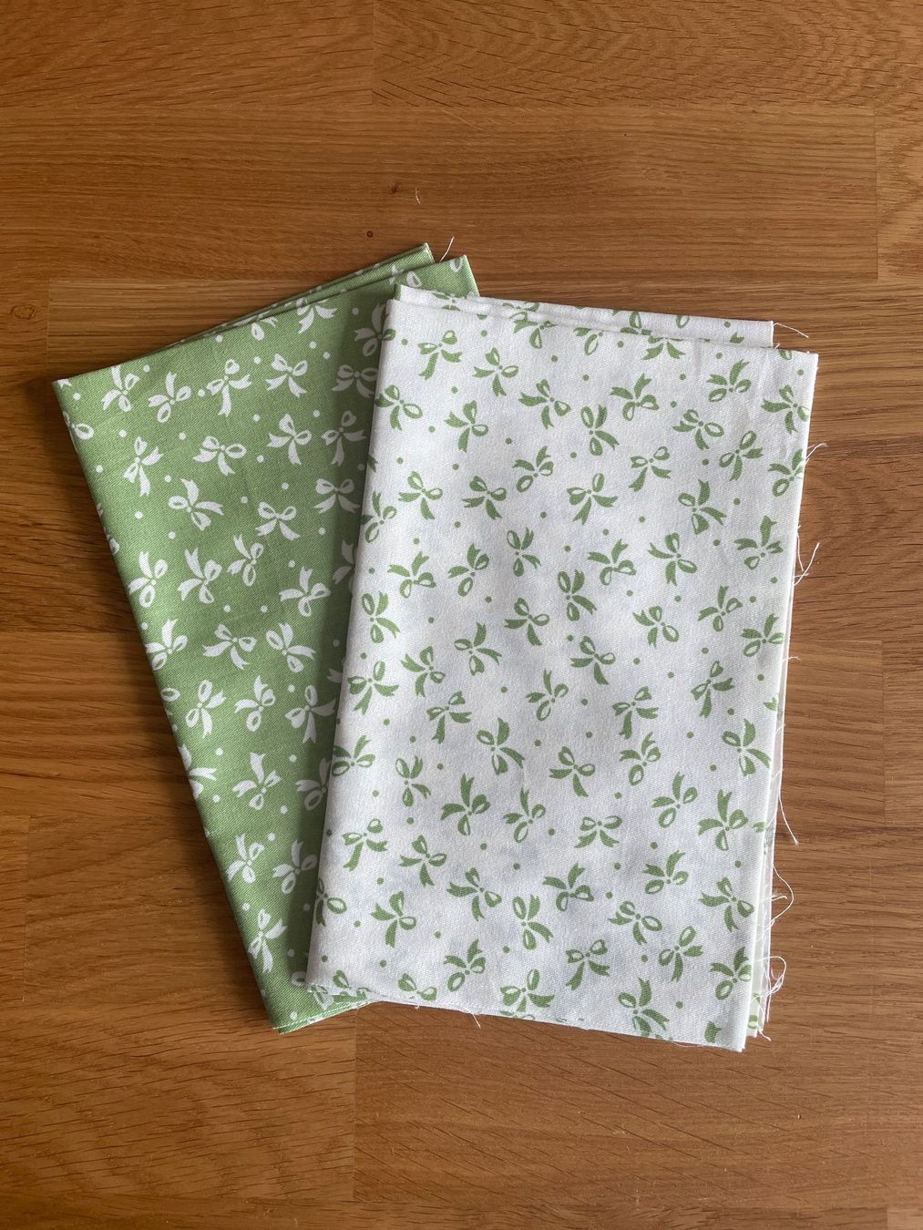 Stoffe: Fat quarter/Coupon patchwork-couture Petits noeuds verts – Neu und originalverpackt aus Gland von san_xz5j