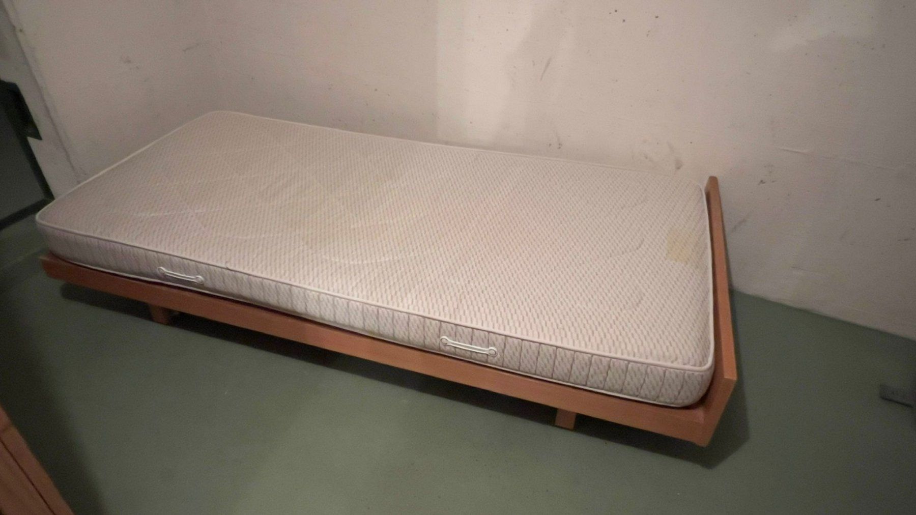 Lits: Adjustable bed with mattress – D'occasion à Uster par Edospace 1