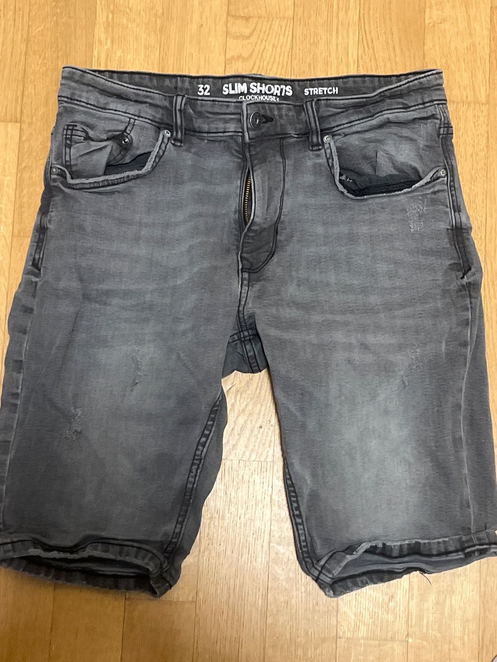 Hosen: Shorts Clockhouse Slim Shorts Stretch Grau Gr. 32 – Gebraucht aus Hinterkappelen von Kim1992