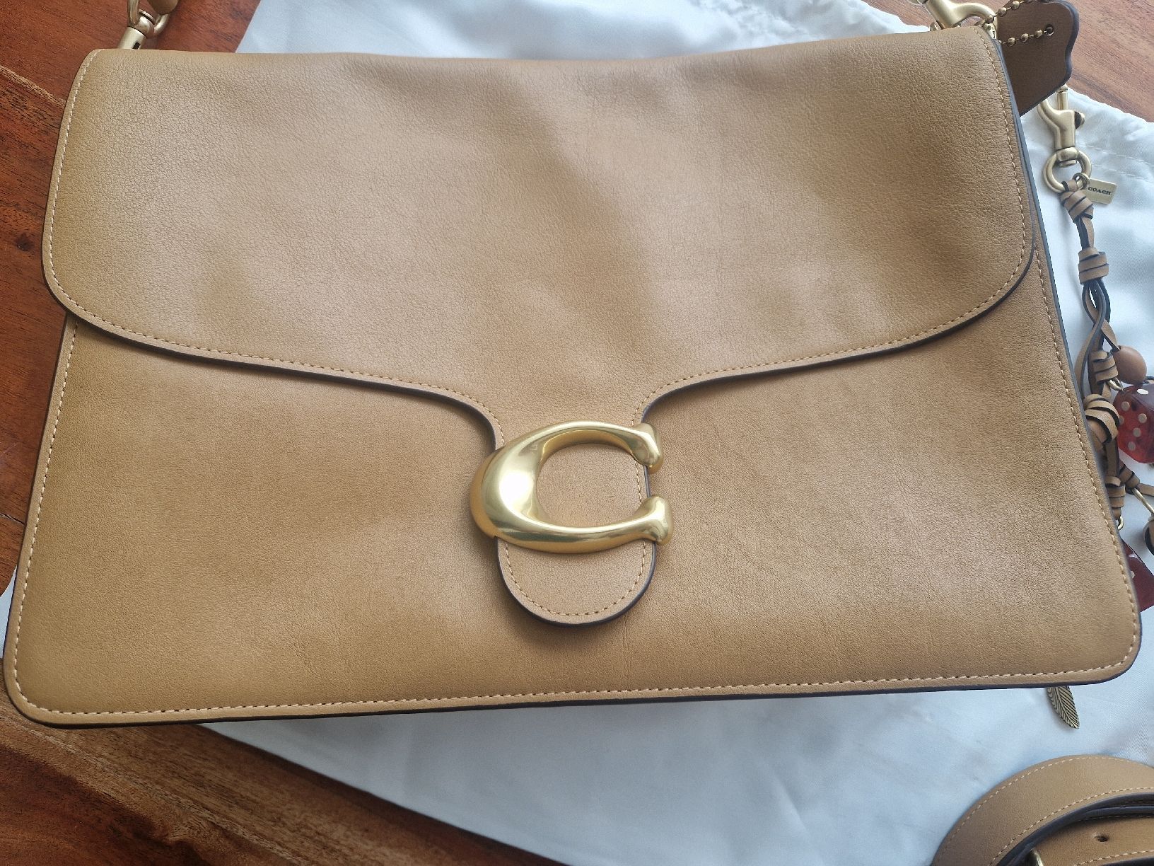 Coach Borse: Coach Tabby Baguette Bag Braun Gold – Usato da Cham venduto da YvonneSecondHand 1