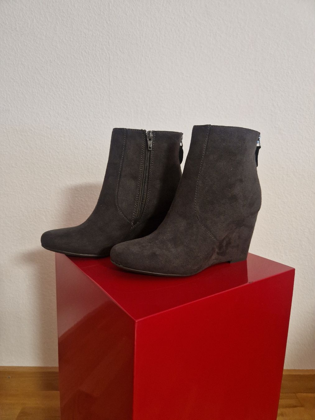 Graceland Damenschuhe: Damen Stiefeletten mit Keilabsatz – Gebraucht aus Bern von Dekthai