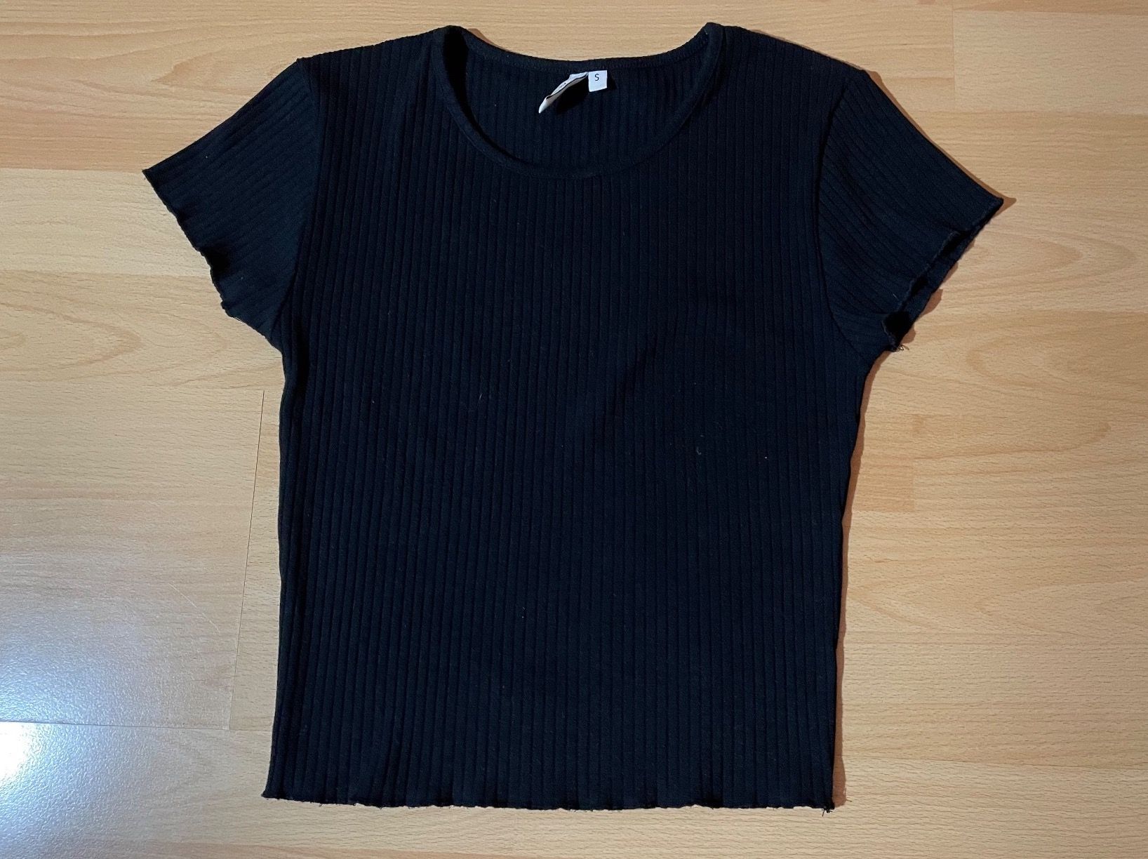 T-Shirts: T-shirt noir taille S – Gebraucht aus Chamoson von daleva0204