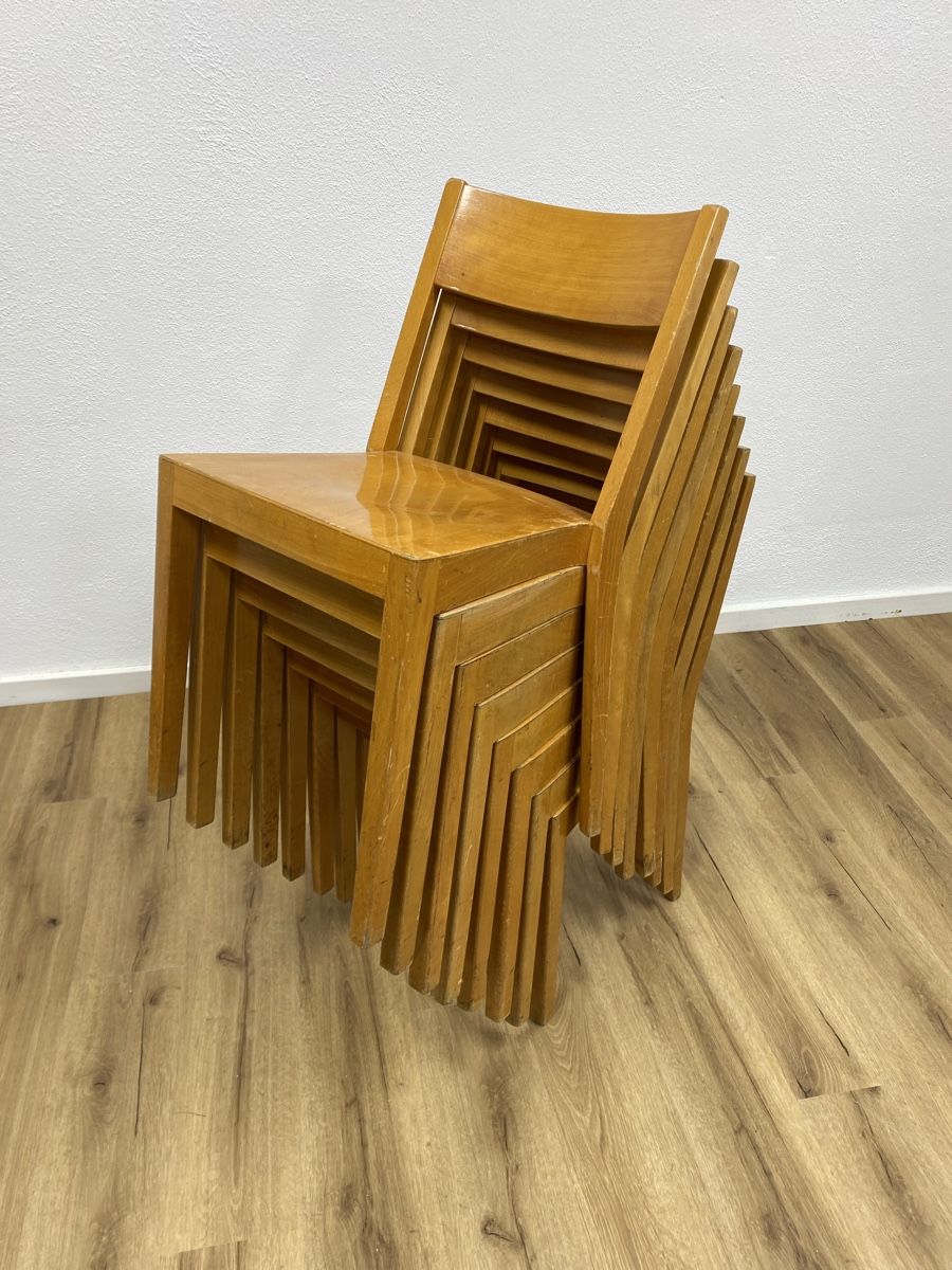 Horgen Glarus Sedie: 8 Stapelstühle – Usato da Basel venduto da MoebelSackmann 1