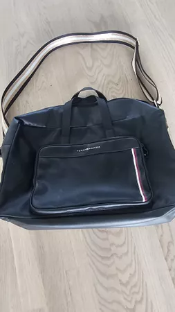 Reisetasche Tommy Hilfiger schwarz guter Zustand