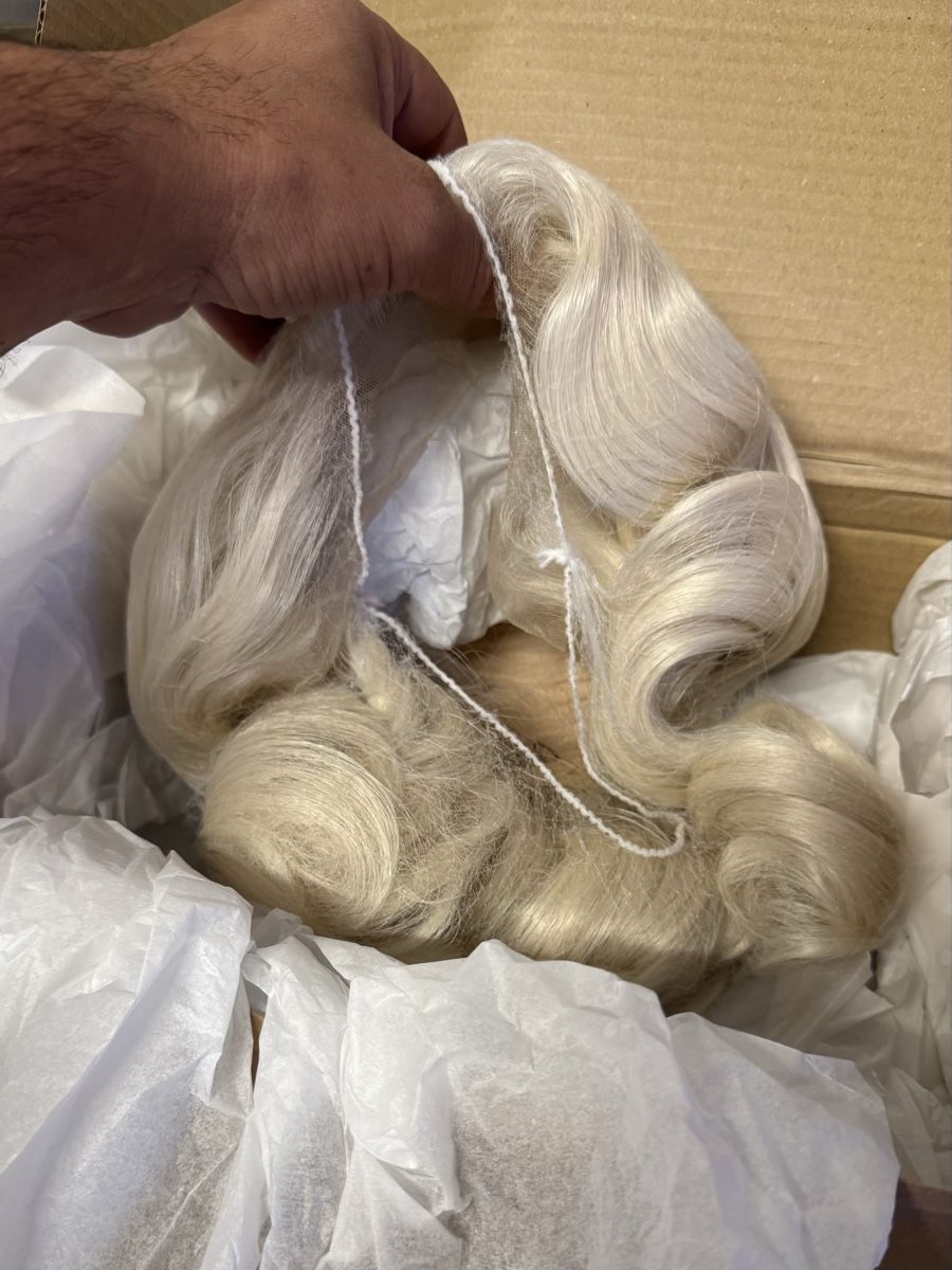 Parrucche: Perücke blond neu – Nuovo (secondo la descrizione) da Schlieren venduto da Freundlich02 4