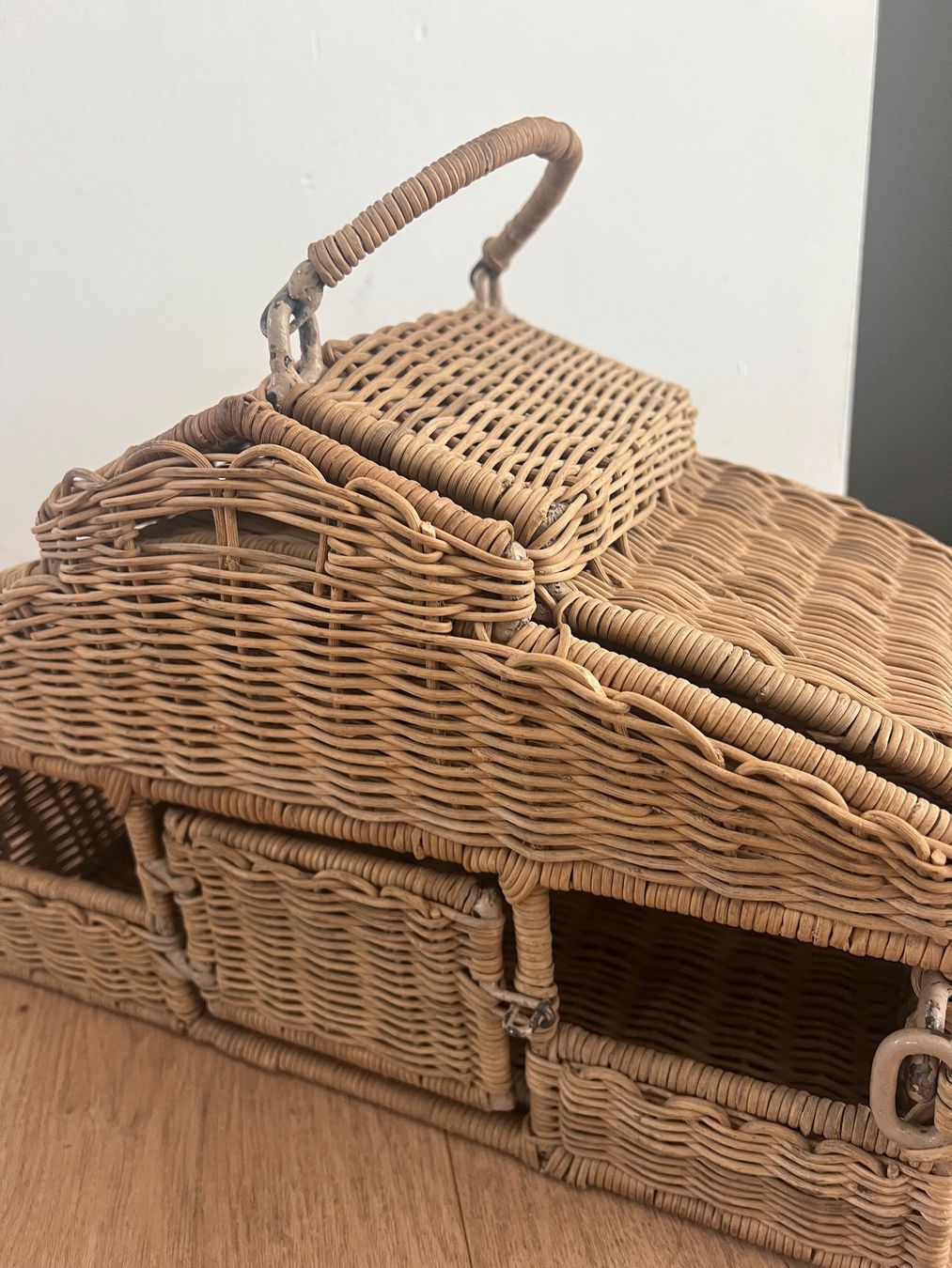 Case e mobili per bambole: Hochwertiger Stall aus Korb/ Metall SothAfrican Design – Usato da Lufingen venduto da bombolulu 5