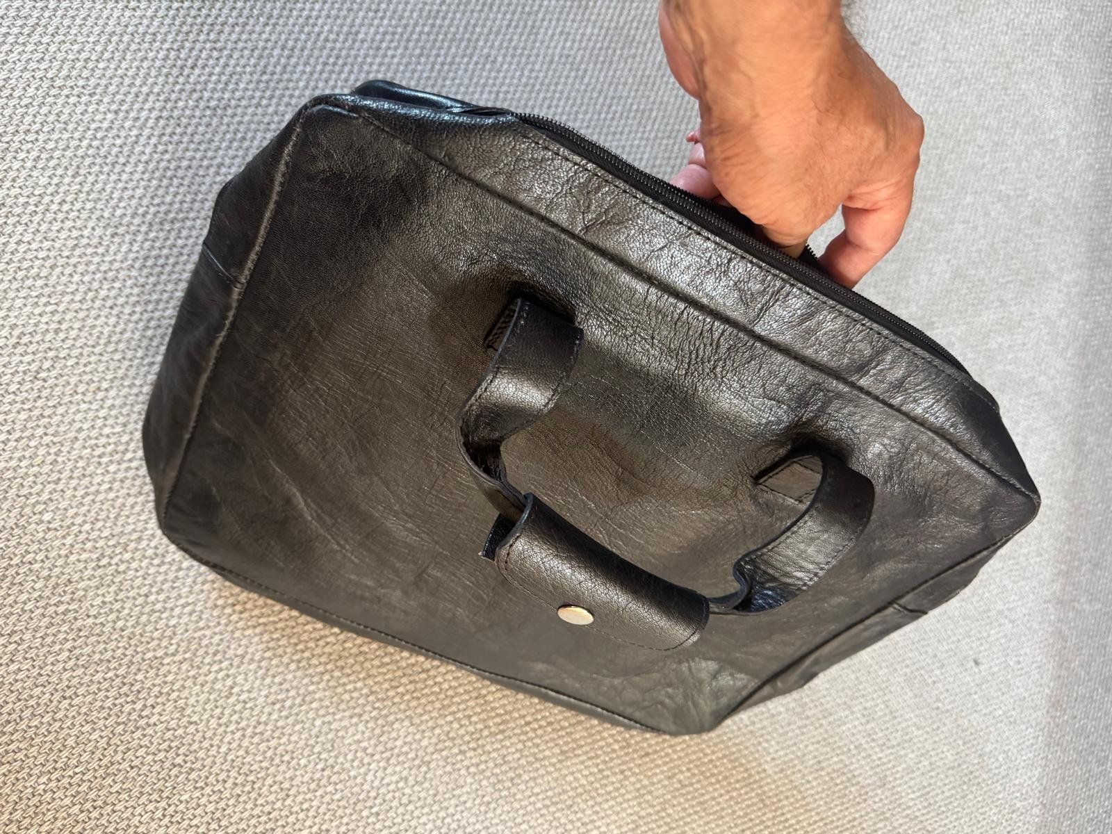 Valigie & Borse: Cartable en cuir veritable noir – Usato da Pully venduto da nab_bfg9 2