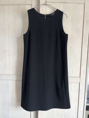 Robe noire sans manches Max Mara, taille 40, état impec
