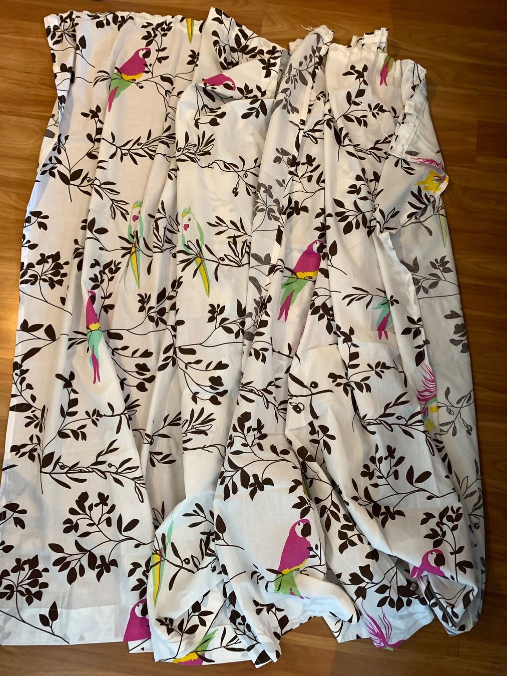 Vorhänge: Zwei Vorhänge 132/135 – Gebraucht aus Ettingen von evs_6w9m