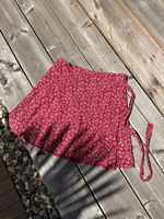 Brandy Melville Rock Rot mit Blumenmuster onesize