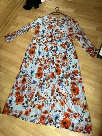 Sommerliches Maxikleid mit Blumenmuster, Grösse 38