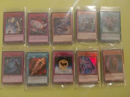 Vendo lotto 200 carte yu-gi-oh lingua mista