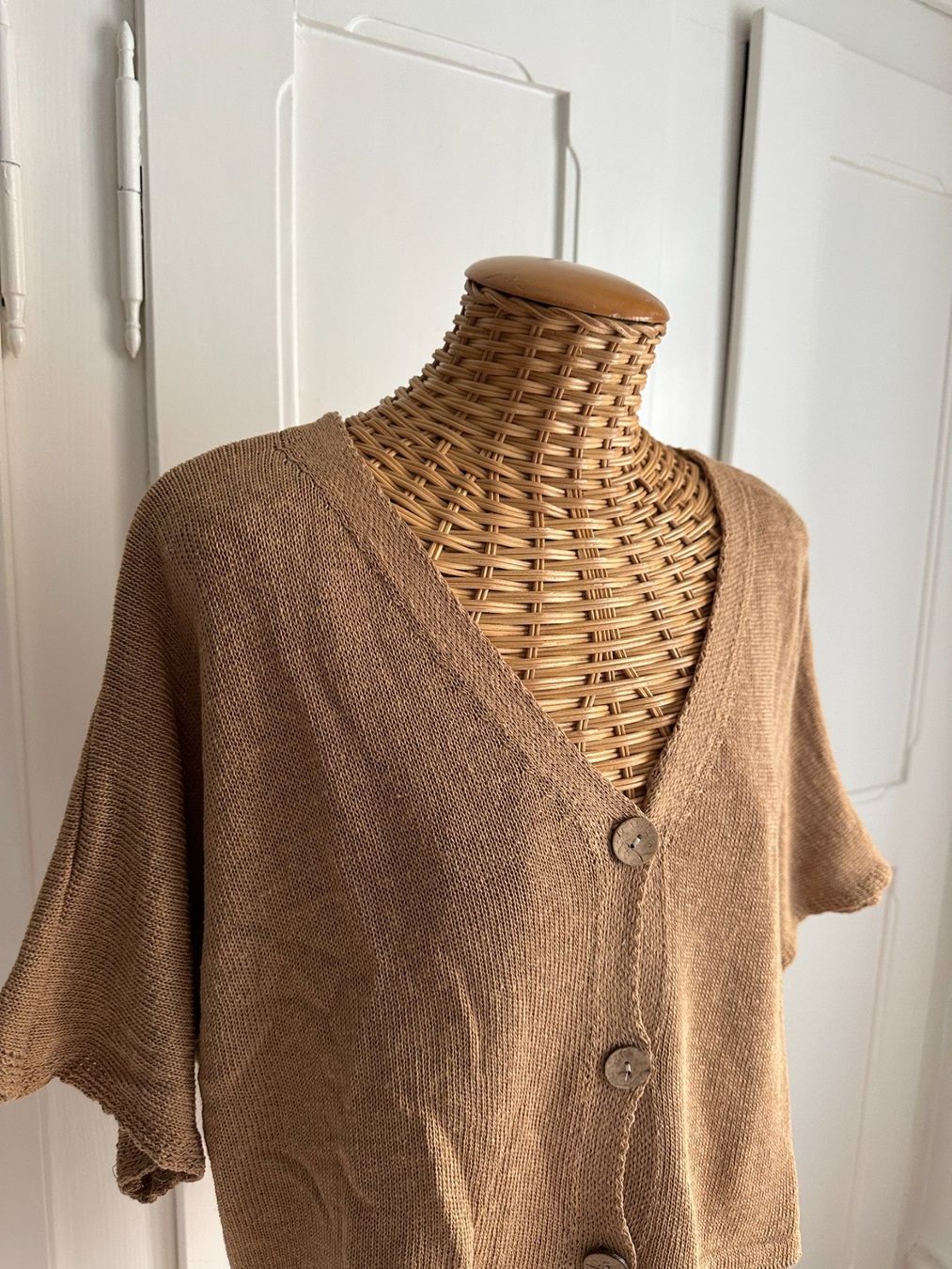 Jacken: Strickcardigan Jäckli hellbraun oversized S – Gebraucht aus Zürich von Diazaio 1
