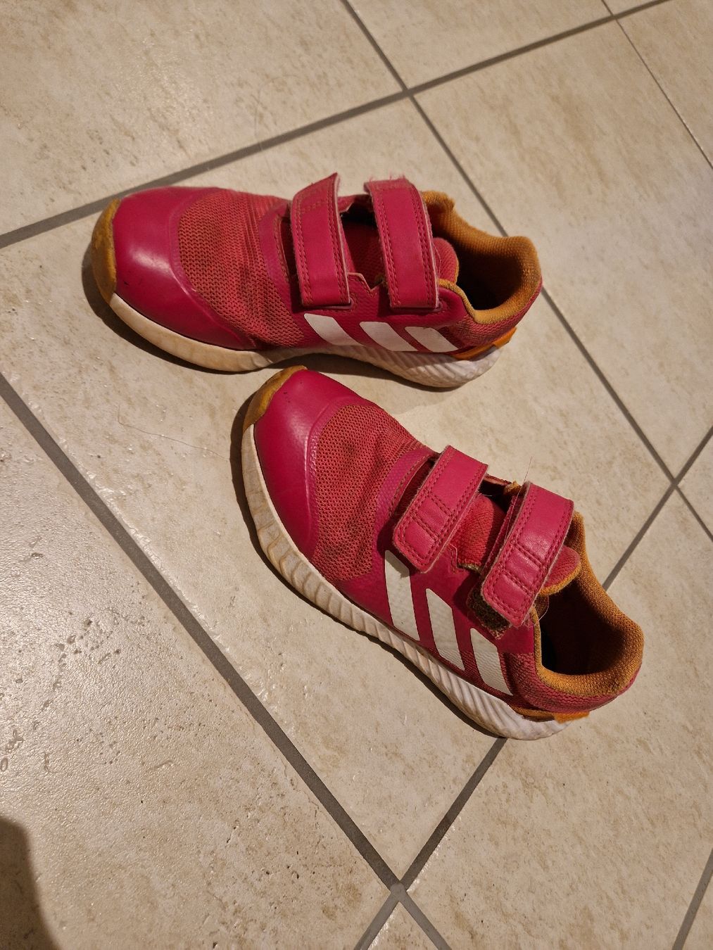 Adidas Scarpe per ragazze: Adidas Turnschuhe Gr. 34 – Usato da Bachenbülach venduto da Rufali84