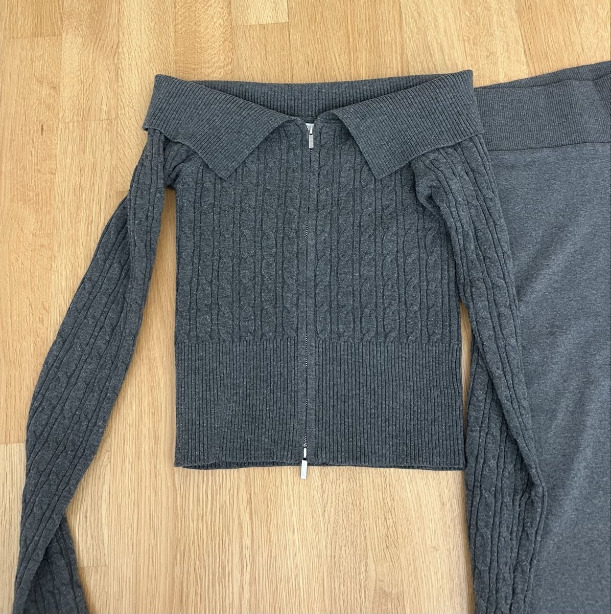 Bershka Lotti di vestiti: Set ensemble gris haut et bas  – Nuovo (secondo la descrizione) da Neuchâtel venduto da Ariane_vn00 1