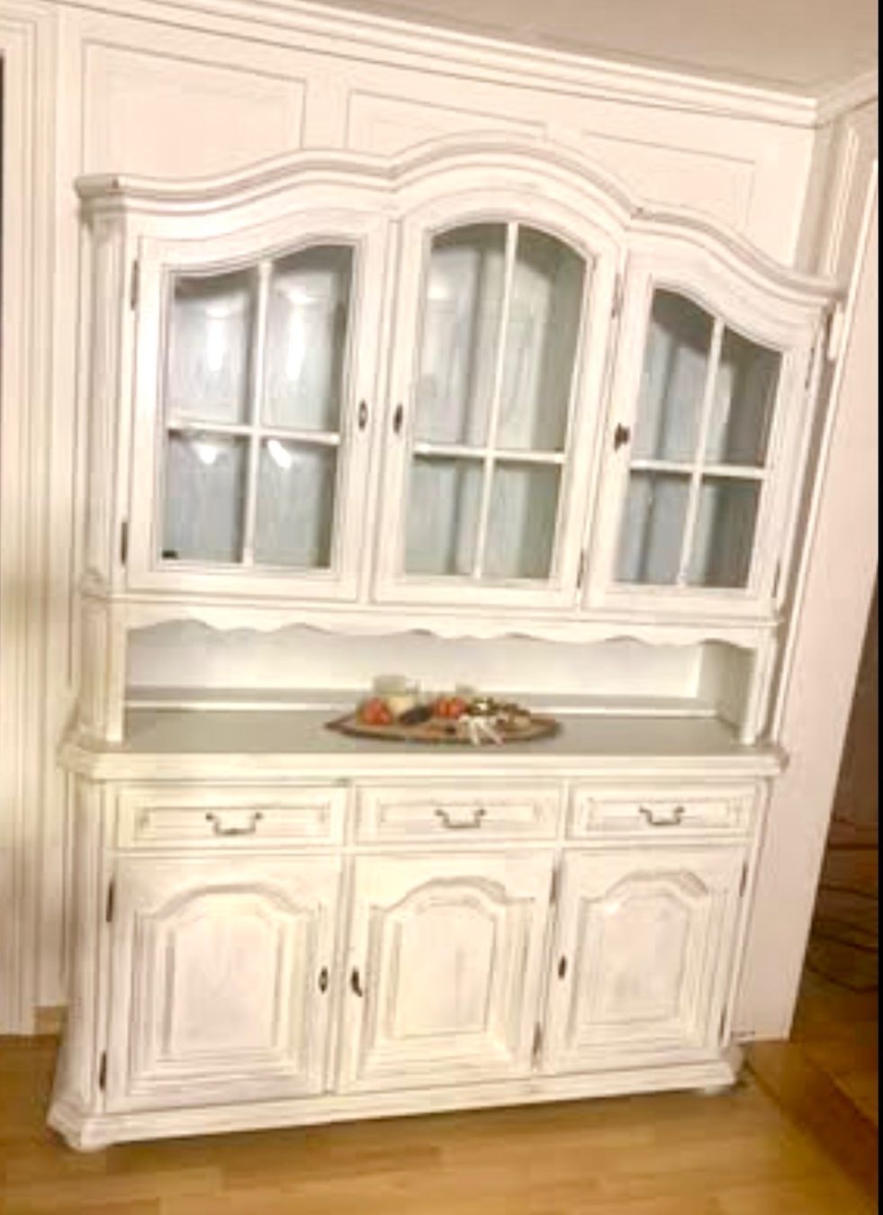Credenze: Buffet massiven Holz/ vetrine  shabby chic – Usato da Bassersdorf venduto da and_28n2 2