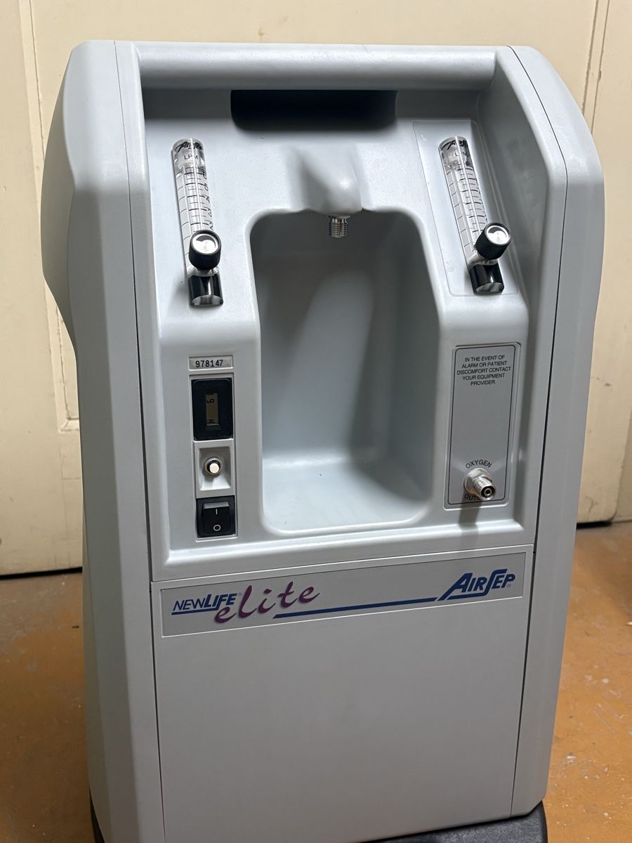 Appareils médicaux: Airsep Sauerstoffkonzentrator – D'occasion à Obermumpf par davetattoo