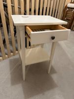 IKEA HEMNES Nachttisch mit Wireless Charger – weiss