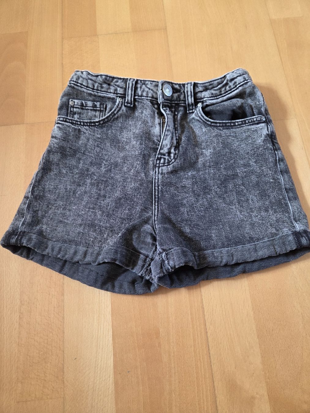 Pantaloni: kurze Jeans / Shorts grösse 146 – Usato da St. Gallen venduto da Rotezorraa