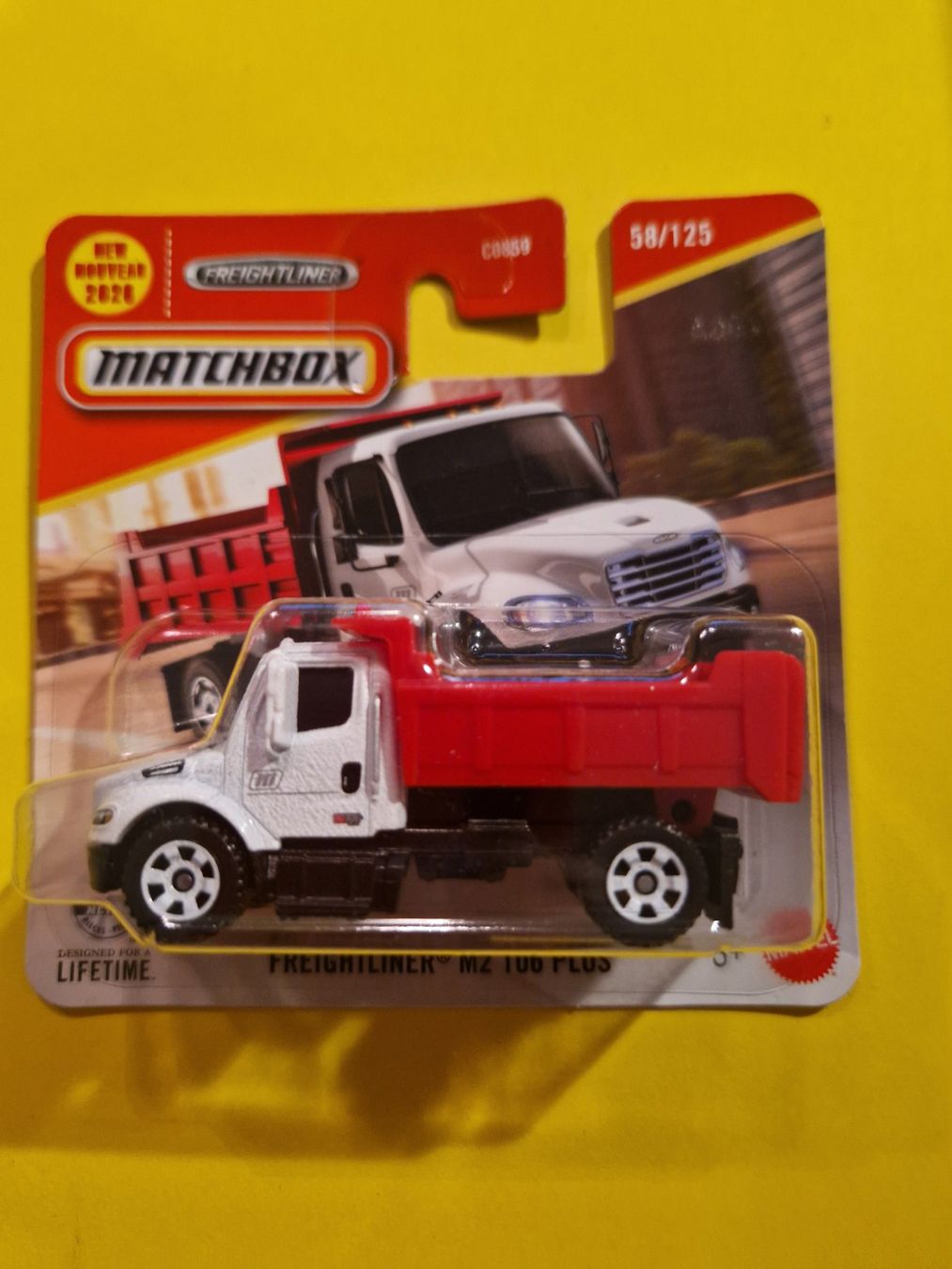 Matchbox Voitures modèles: Matchbox FREIGHTLINER M2 106 PLUS – Neuf avec emballage d'origine à Oftringen par Rotor 1