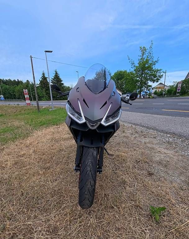 Aprilia Strada: RS457 Prismatic Dark – Usato da Jouxtens-Mézery venduto da aed_wt7y 1