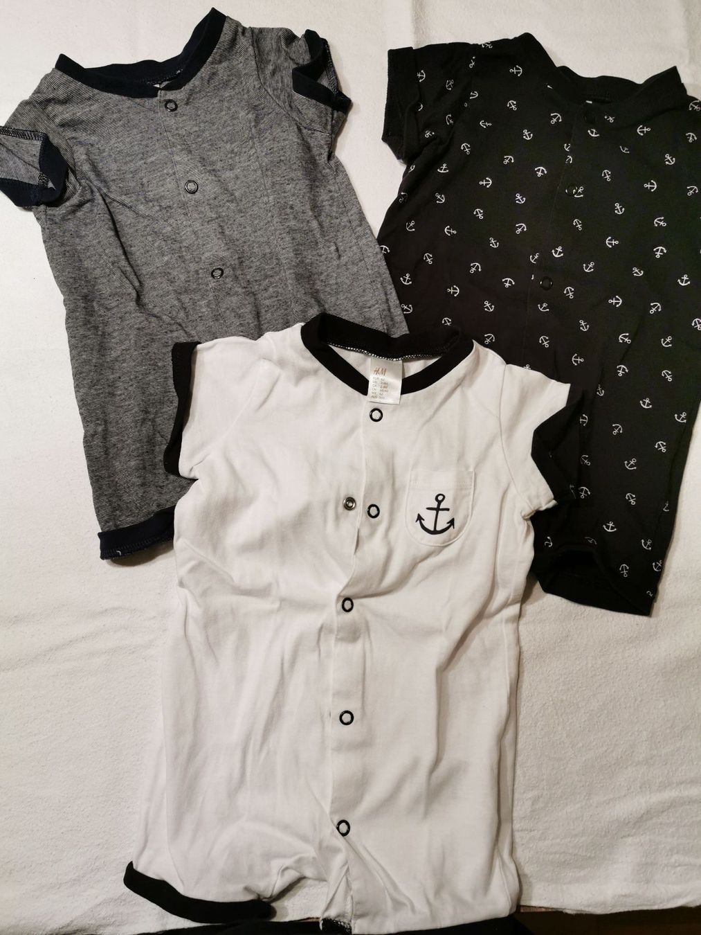 Lotti & Set di vestiti: Kurze Overalls Gr 62 – Usato da Zollikofen venduto da samantha308