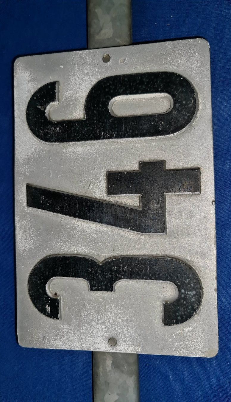 Ecriteaux: Plaque avec numéro pour pylône – D'occasion à Cortaillod par signep 2