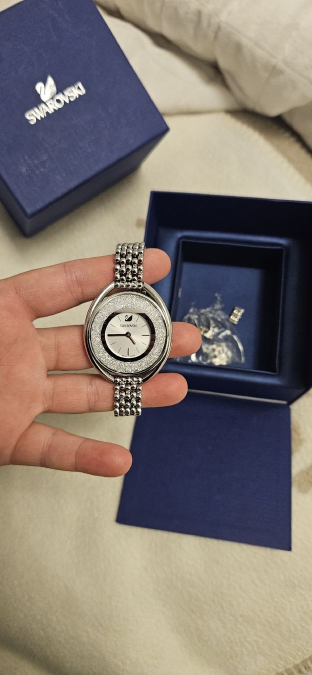 Swarovski Uhren: Swarovski Damenuhr silberfarben mit Box  – Gebraucht aus Möhlin von Dita-22 1