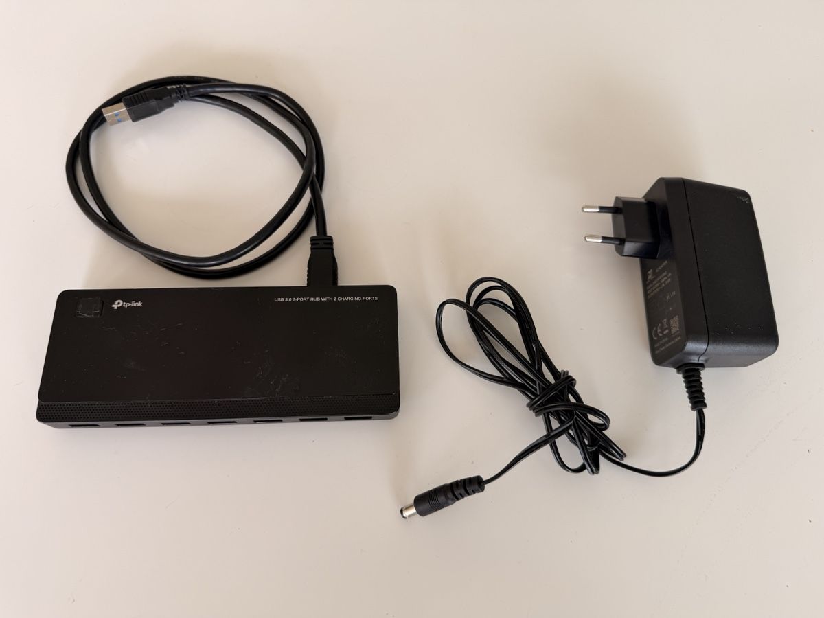 TP-Link Hub & Switch: TP-Link USB 3.0 Hub 7-Port mit Ladefunktion – Usato da Schlieren venduto da DiOmio85