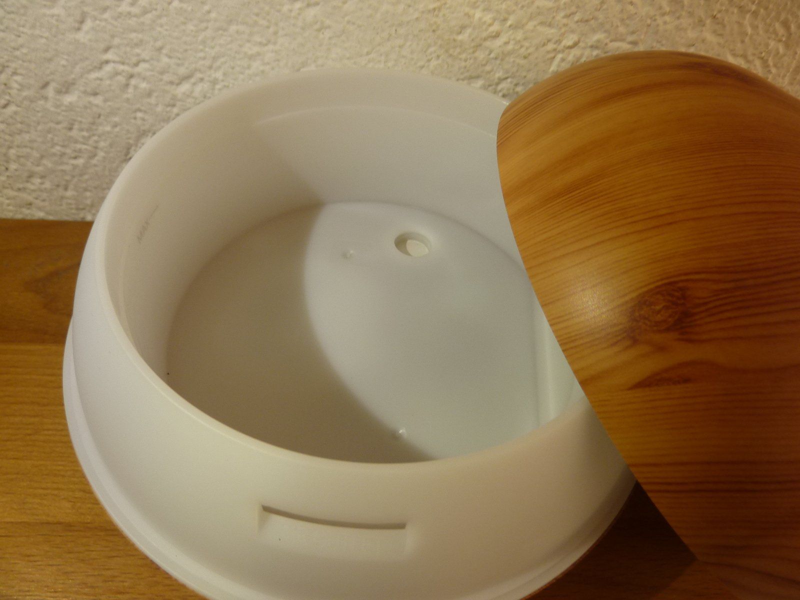 Diffusori di oli essenziali: Aroma-Diffusor & Luftbefeuchter PrimaVista  Holz-Optik LED – Usato da Hochfelden venduto da swissice 1