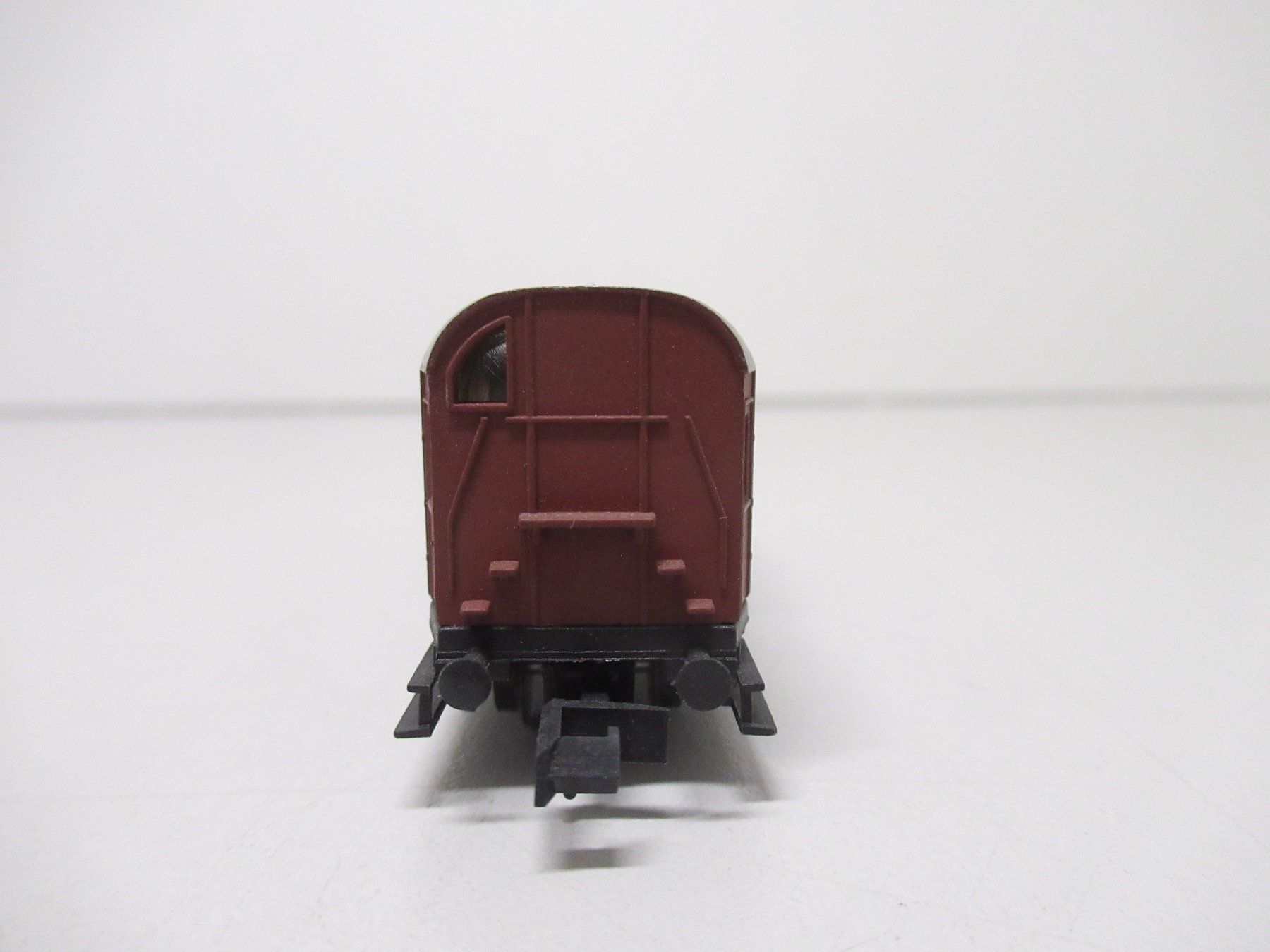 Fleischmann Modellini di ferrovie: Fleischmann 8060 Deutscher Packwagen DC/GS braun Spur N – Usato da Basel venduto da mhmarken 3