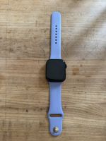 Apple Watch Series 7, 45 mm avec lot de bracelets
