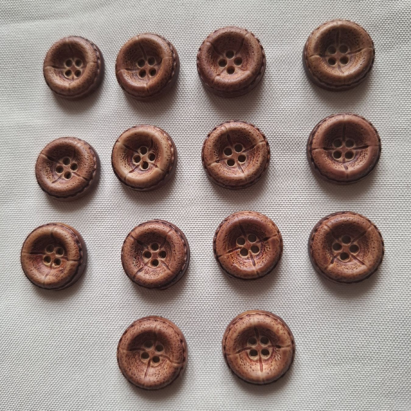 Bottoni: 14 Knöpfe, 18 mm. Lederbraun – Usato da Dietikon venduto da Hirschkopf 5