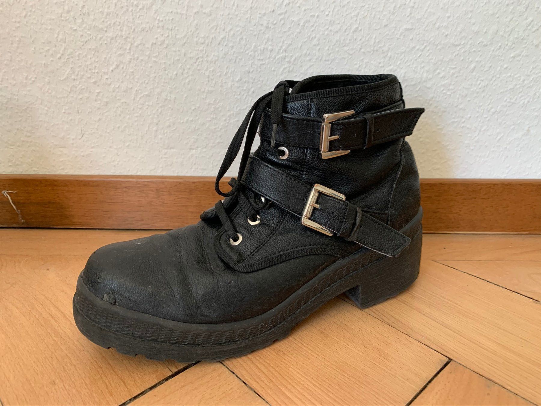 Scarpe da donna: Leder Booties Stiefelette schwarz - 40 – Usato da Zürich venduto da Diazaio 1