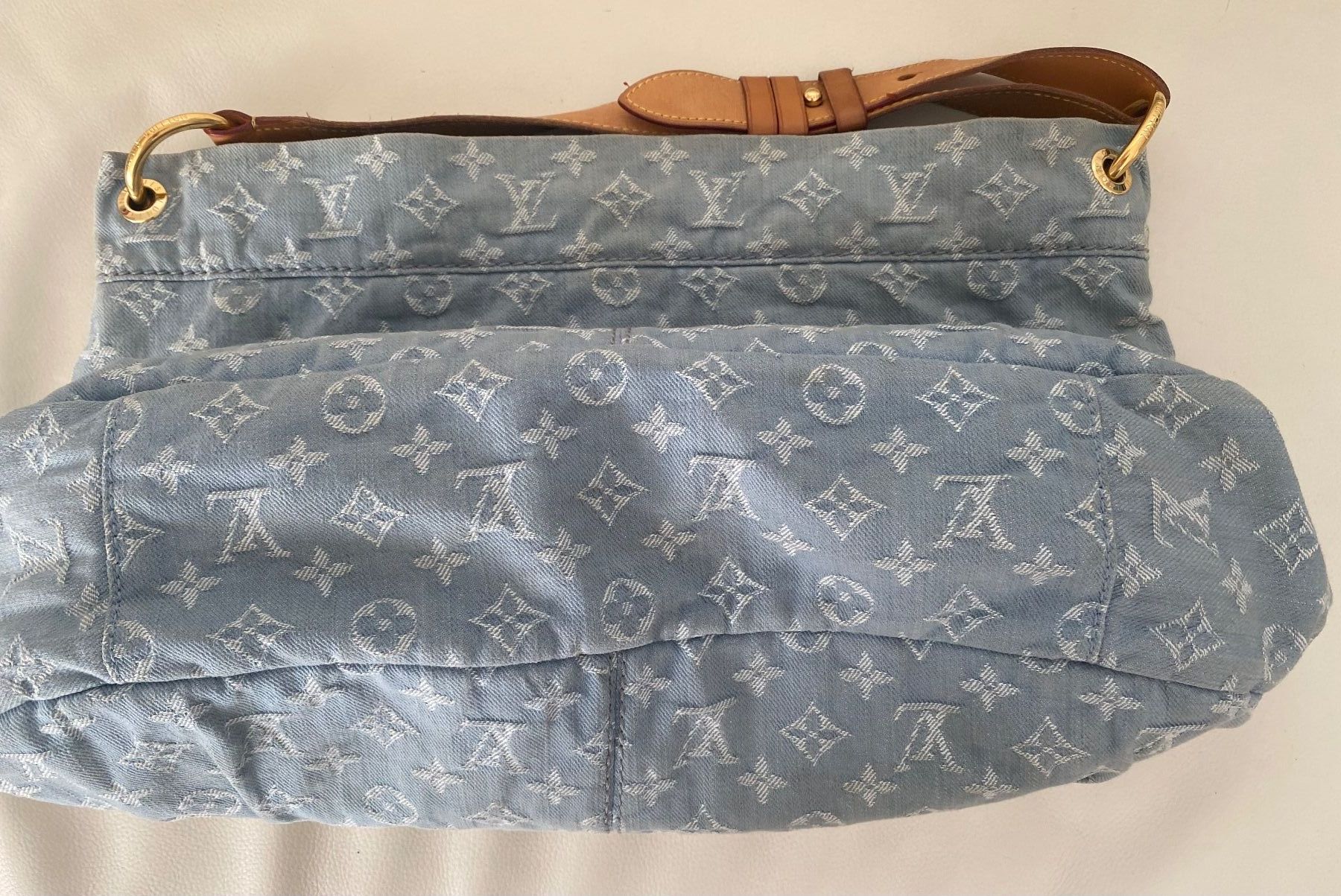 Louis Vuitton Sacs femmes: EYECATCHER - LOUIS VUITTON Daily GM Hellblau Denim – D'occasion à Winkel par ferrari2022 4