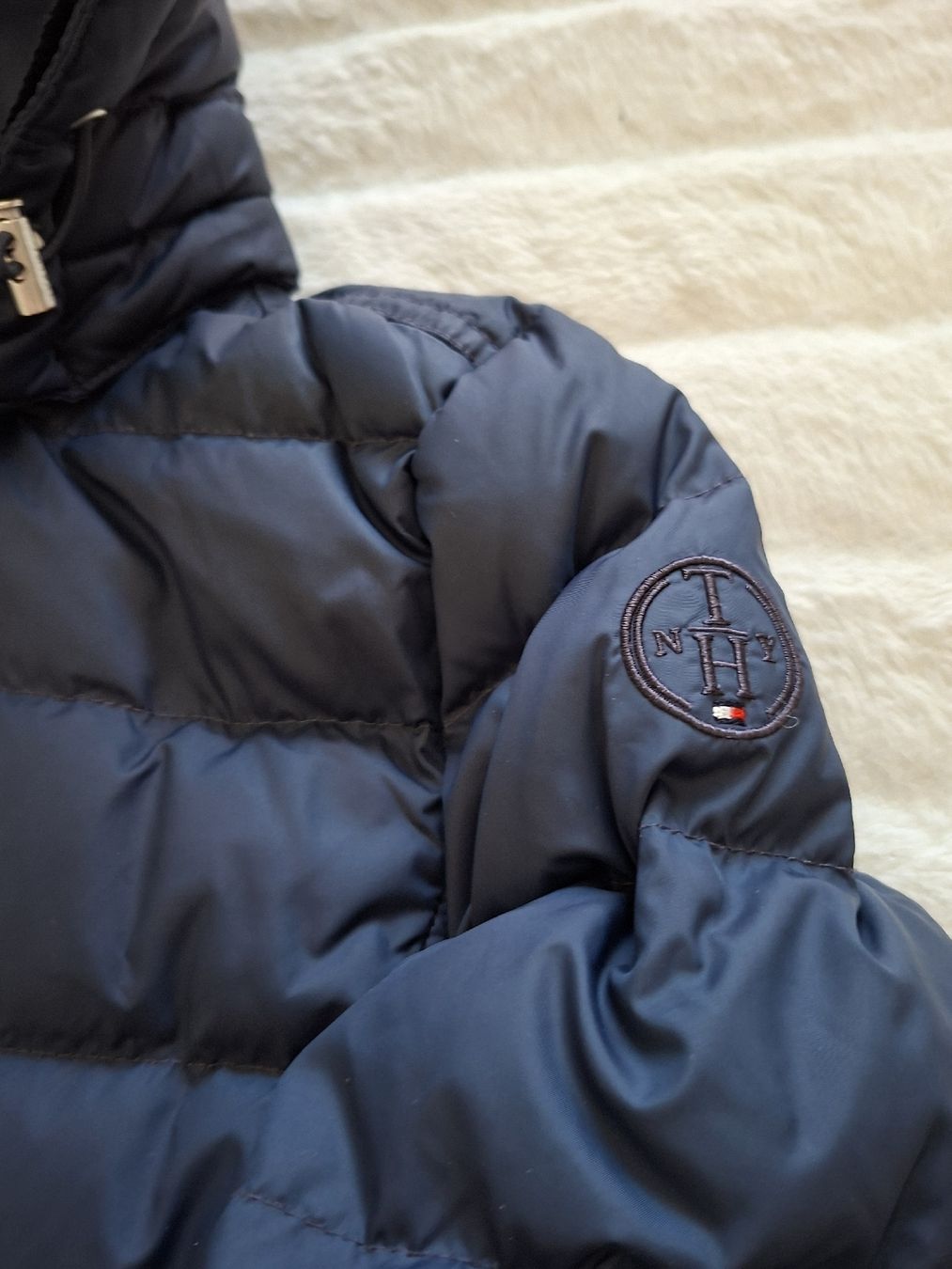 Tommy Hilfiger Jacken: Doudoune Tommy Hilfiger, marine, taille S – Gebraucht aus Renens VD von ser_j2fn 1