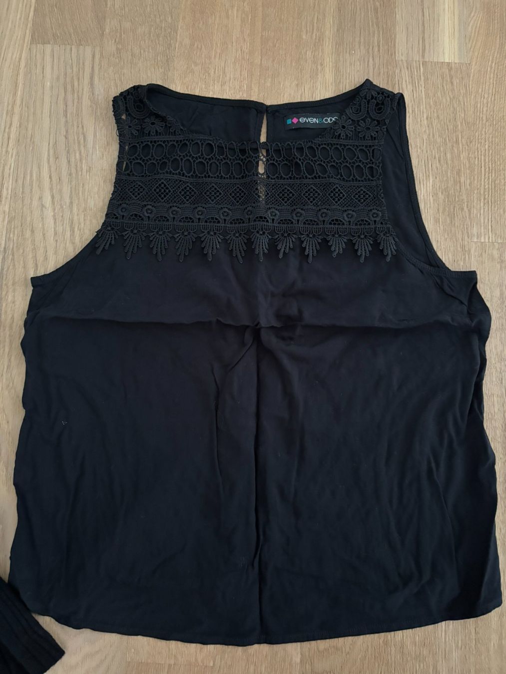 Top: Schickes, schwarzes Even&Odd Top mit Spitze, Grösse M – Usato da Pfäffikon ZH venduto da sunshine9500