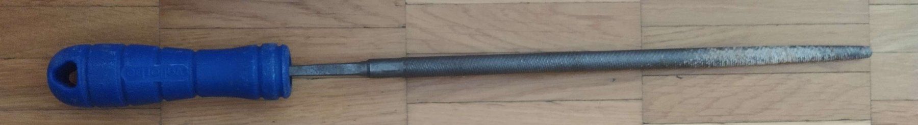 Tutti gli attrezzi: Feile mit ergonomischem Griff - 39 cm - – Usato da Zürich venduto da 1-2-3-Kaufen 4