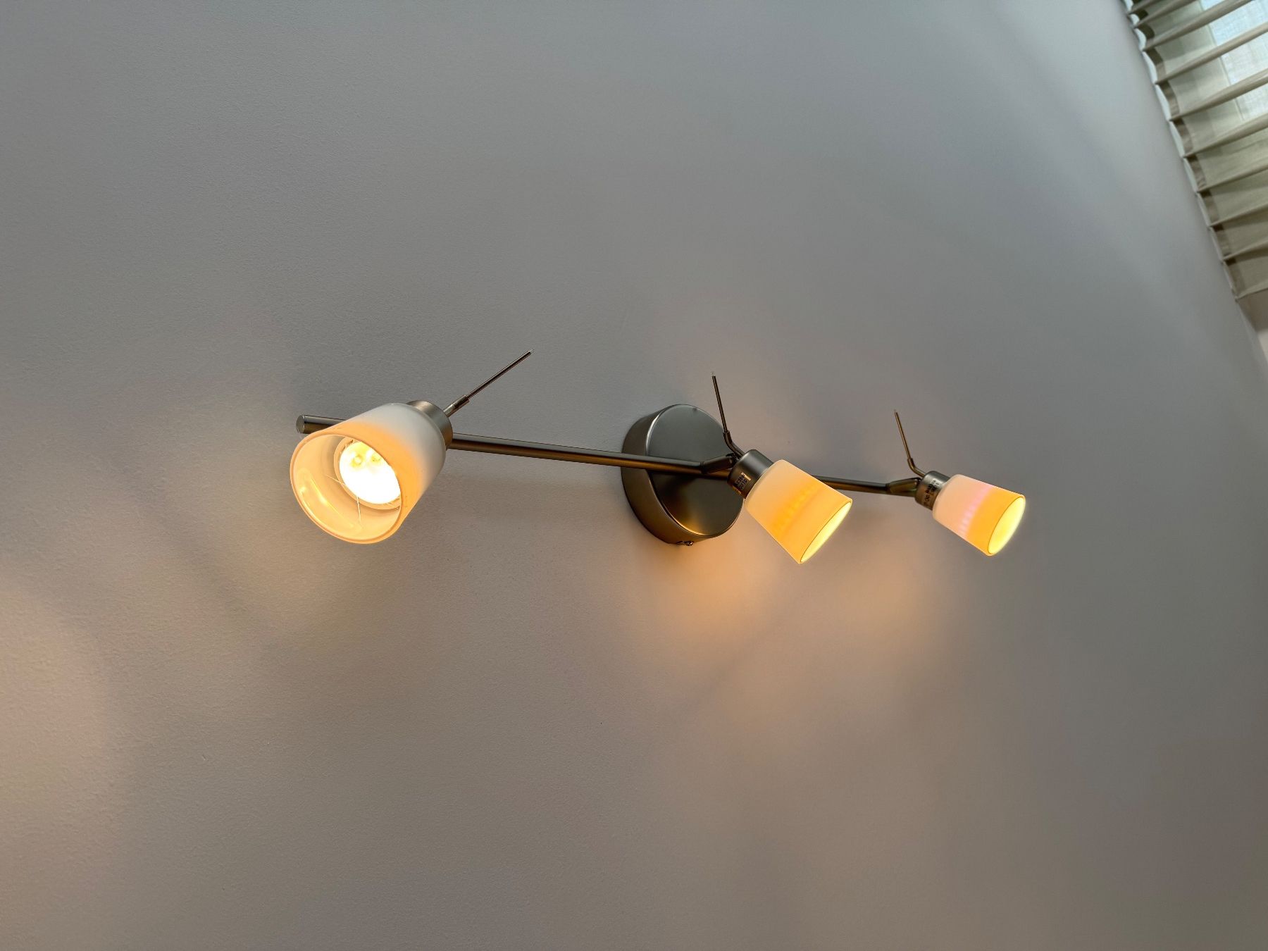 Ikea Lustres & lampes de plafonds: Deckenschiene mit 3 Spots, IKEA – D'occasion à Zürich par Saskia125 1