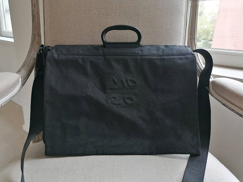 Mandarina Duck Borse da donna: Schwarze, grosse Tasche von Mandarina Duck – Usato da Wallisellen venduto da Muggeli1970