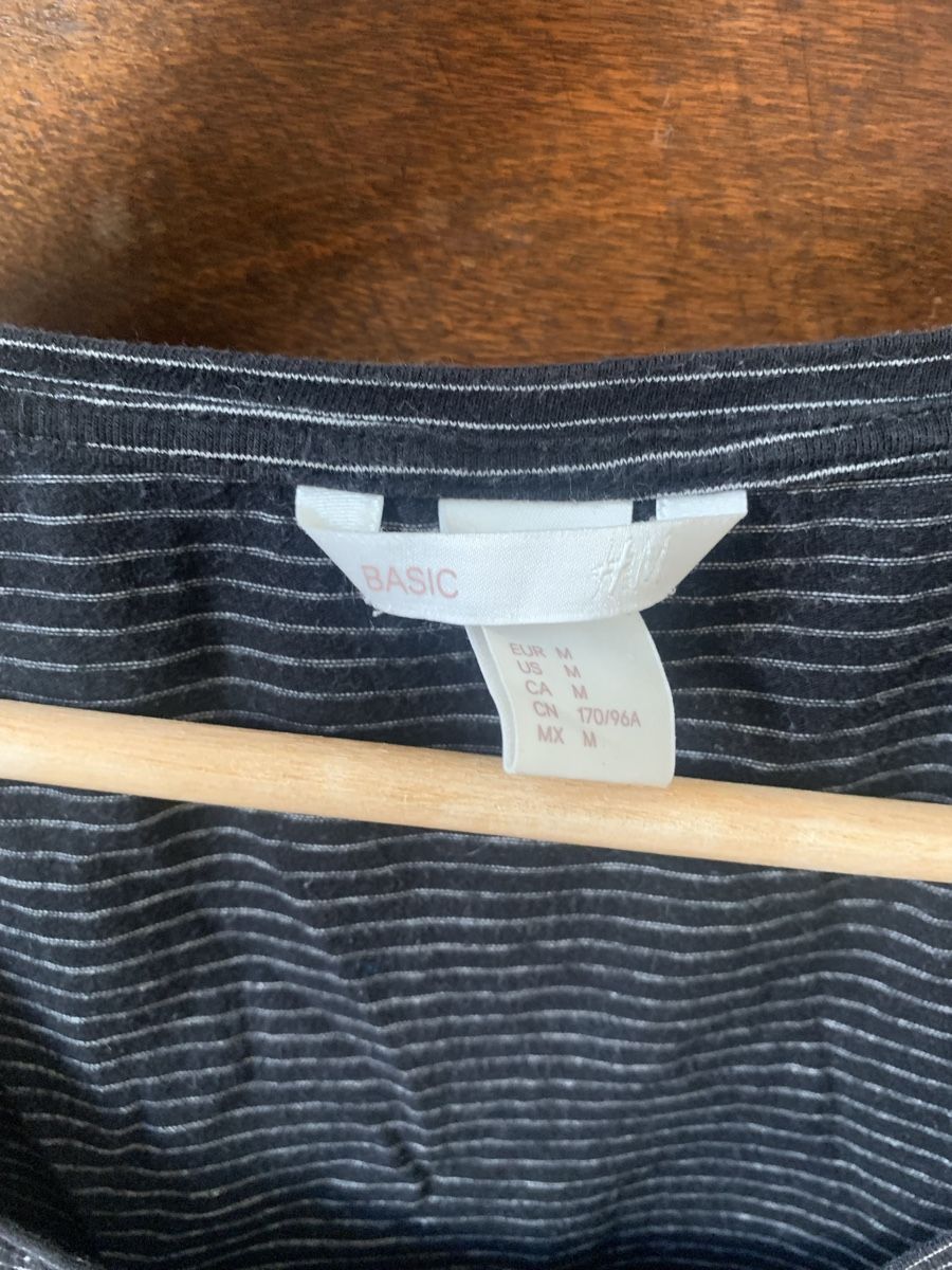 H&M T-shirt: T-Shirt H&M Basic gestreift schwarz weiss Grösse M – Usato da Zürich venduto da bichsumuesli 1