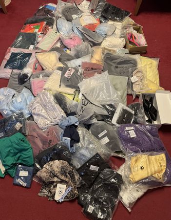 Lot neu Kleider Schuhe 90 stk. 