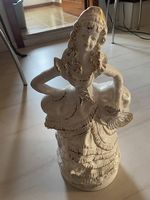 Statua porcellana bambola