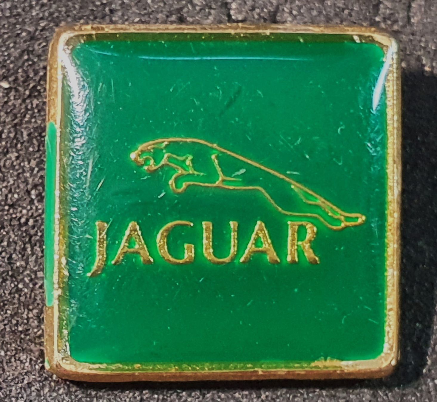 Jaguar Plaketten & Abzeichen: GG220 - Pin Auto Logo von JAGUAR – Gebraucht aus Reinach BL von Boston-Verkauf